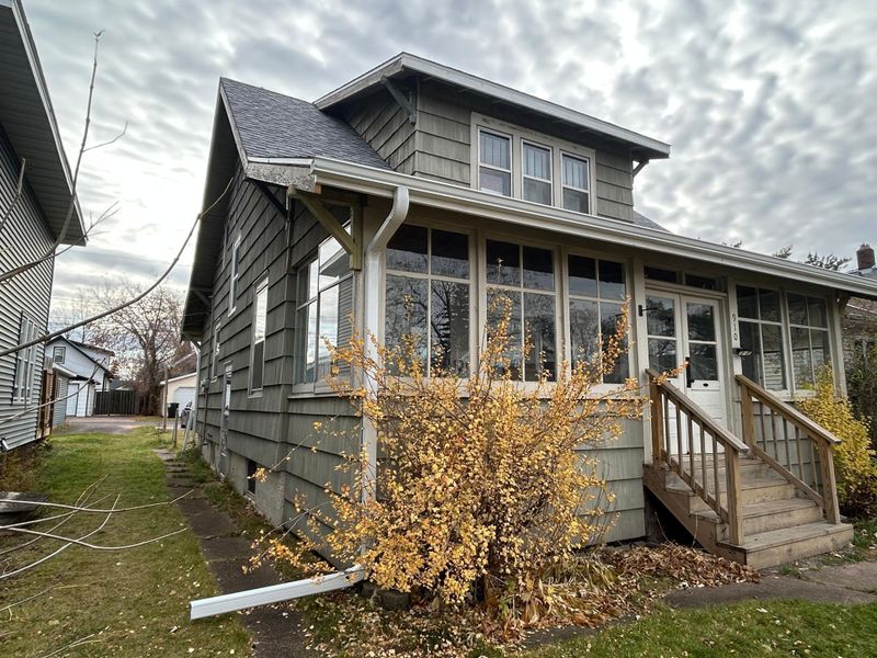 910 N 20th St, Superior, WI 54880