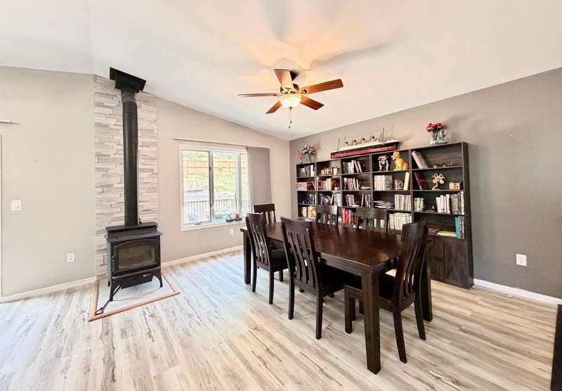 1560 Wabasha Ave, Saint Charles, MN 55972
