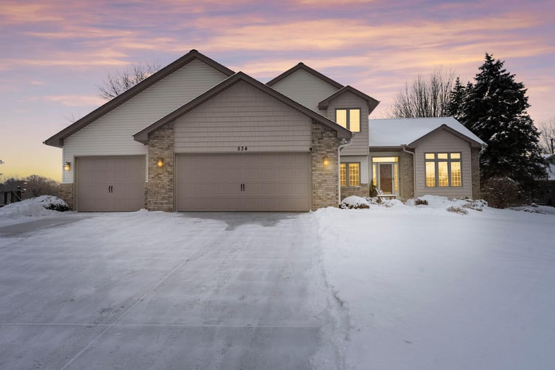534 Linden Ln, Lino Lakes, MN 55014