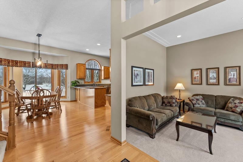 534 Linden Ln, Lino Lakes, MN 55014