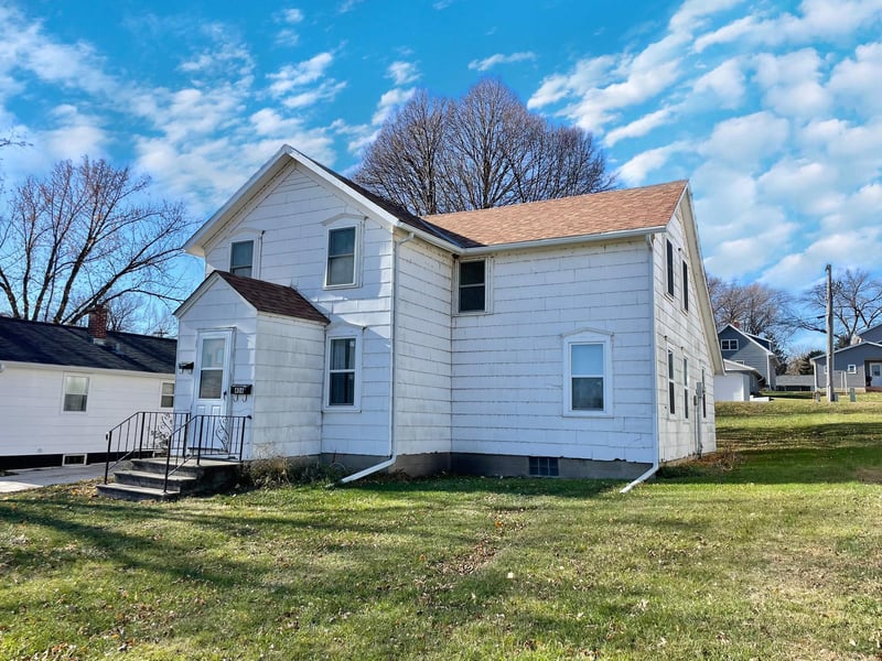 406 Burns Ave, Springfield, MN 56087