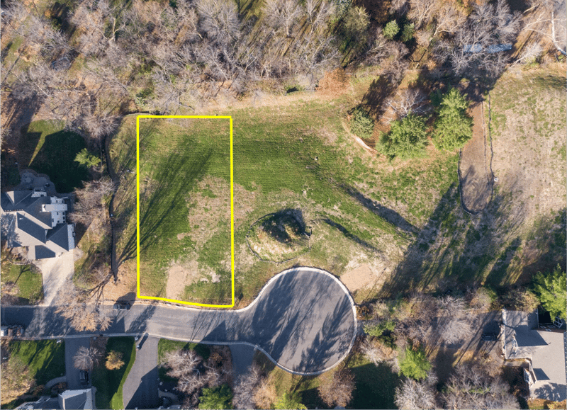 3981 White Oak Ln, Chanhassen, MN 55331