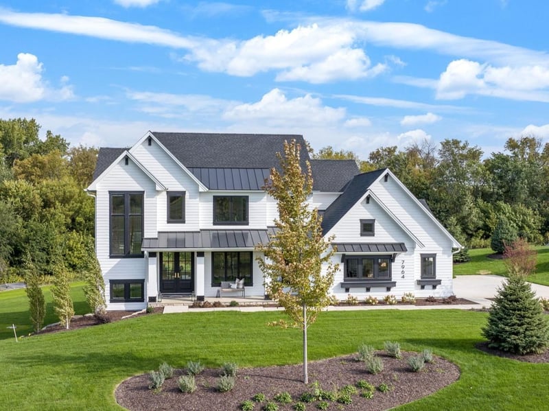 3941 White Oak Ln, Chanhassen, MN 55331