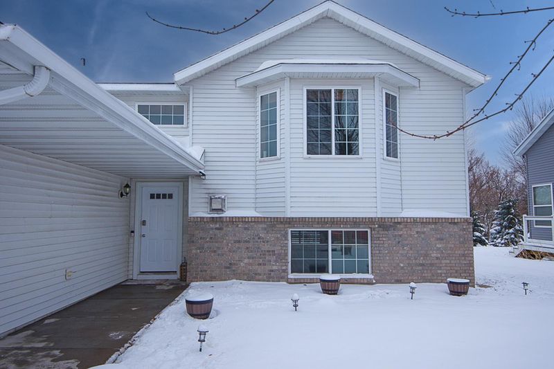 1416 Hillside Ct, Sauk Rapids, MN 56379