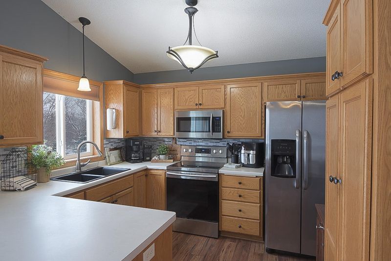 1416 Hillside Ct, Sauk Rapids, MN 56379