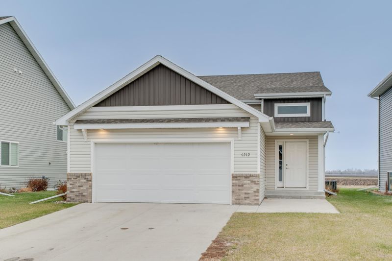 4212 14th Ave S, Moorhead, MN 56560