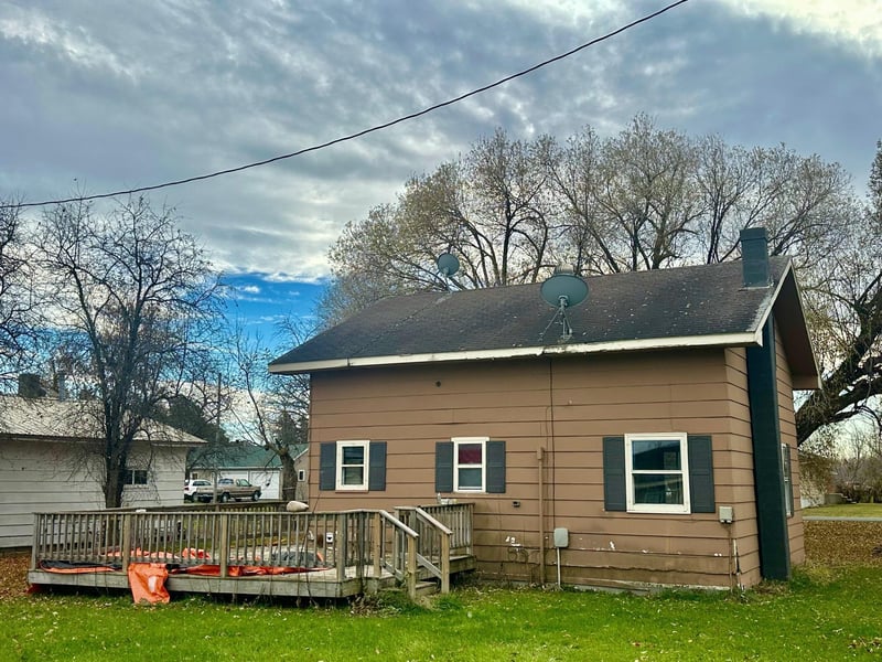 222 W Woodrow St, Grygla, MN 56727