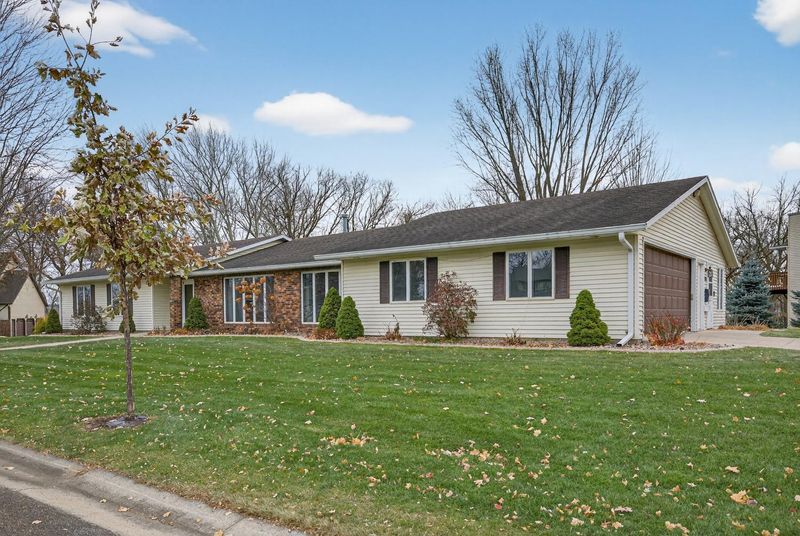 4116 Manor View Dr NW, Rochester, MN 55901