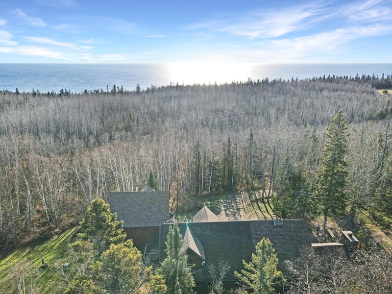 5241 Reider Memorial Dr, Silver Bay, MN 55614