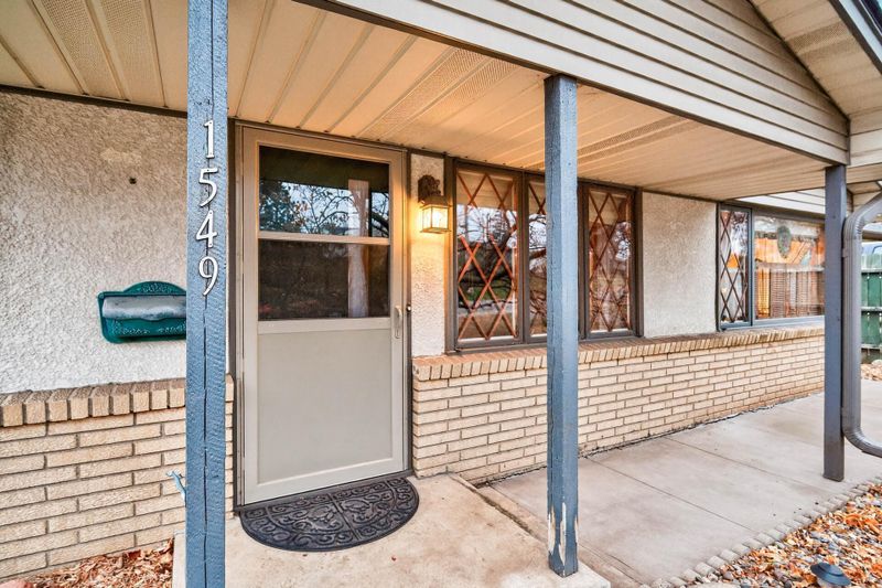 1549 Old Hudson Rd, Saint Paul, MN 55106