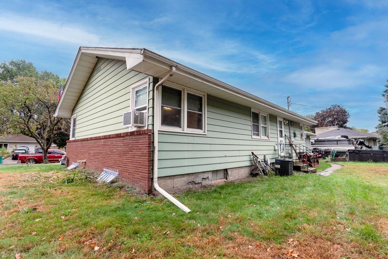 5337 Sailor Ln, Brooklyn Center, MN 55429