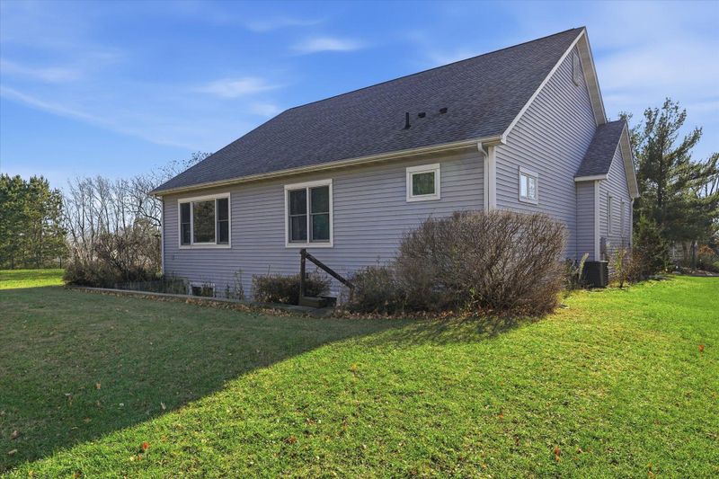 2711 Snowdrift Cir E, Maplewood, MN 55119