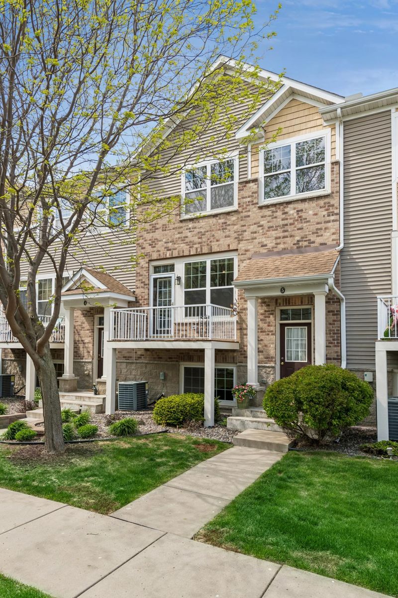 1945 Commonwealth Blvd #5, Chanhassen, MN 55317