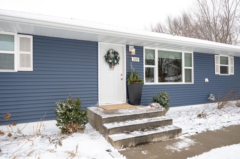 309 Hilltop Dr, Goodhue, MN 55027