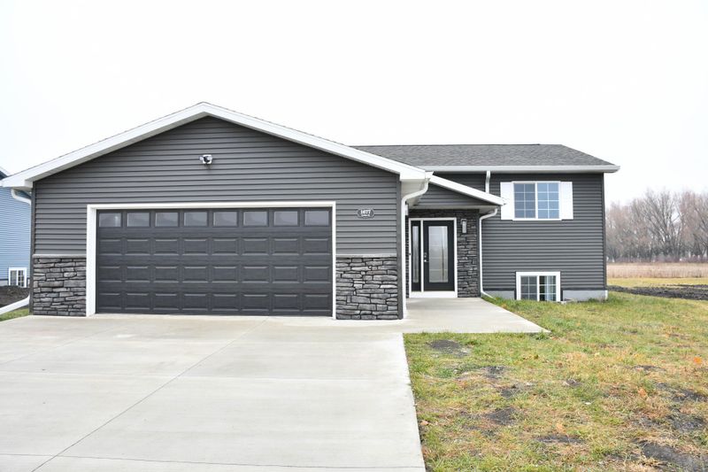 1677 Cecilee St, Worthington, MN 56187