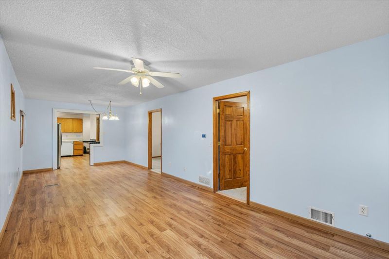 1139 County Road B W, Roseville, MN 55113