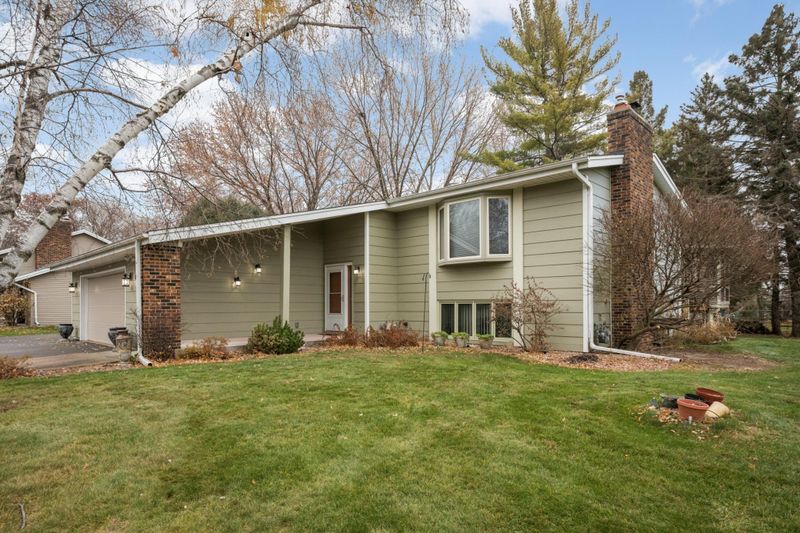 413 E 153rd St, Burnsville, MN 55306
