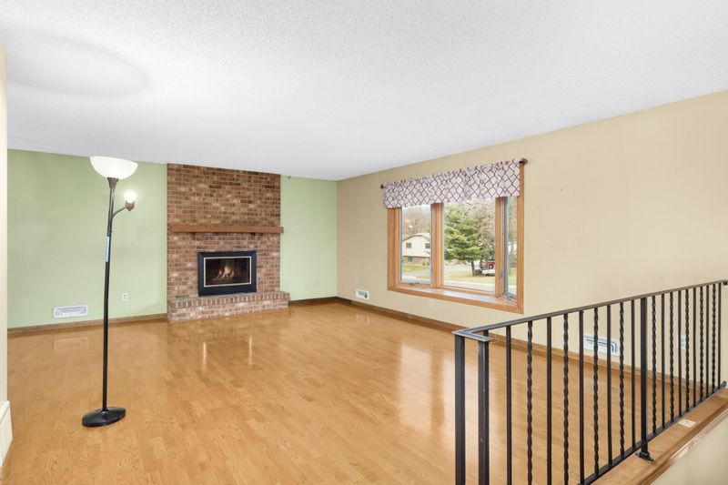 413 E 153rd St, Burnsville, MN 55306