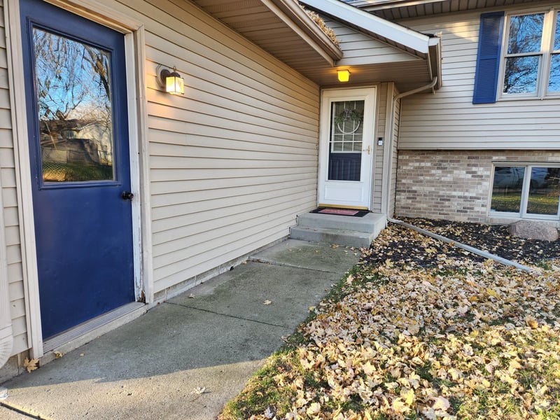 208 Holly Ln, Janesville, MN 56048