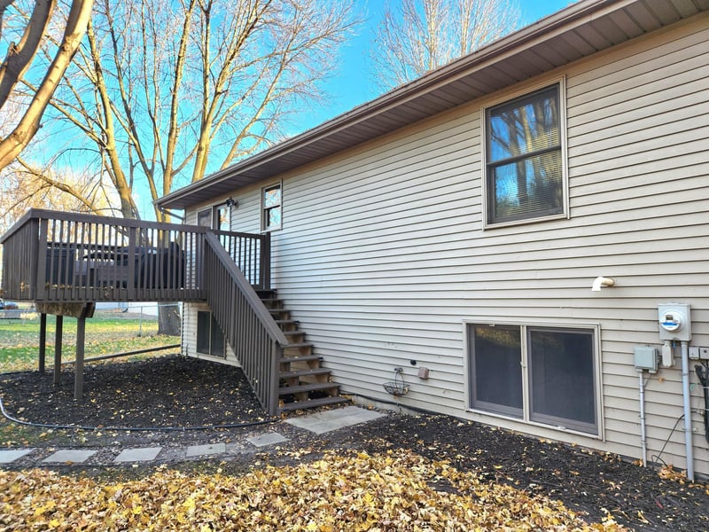 208 Holly Ln, Janesville, MN 56048