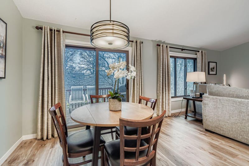 2422 County Road D W #2, Roseville, MN 55112