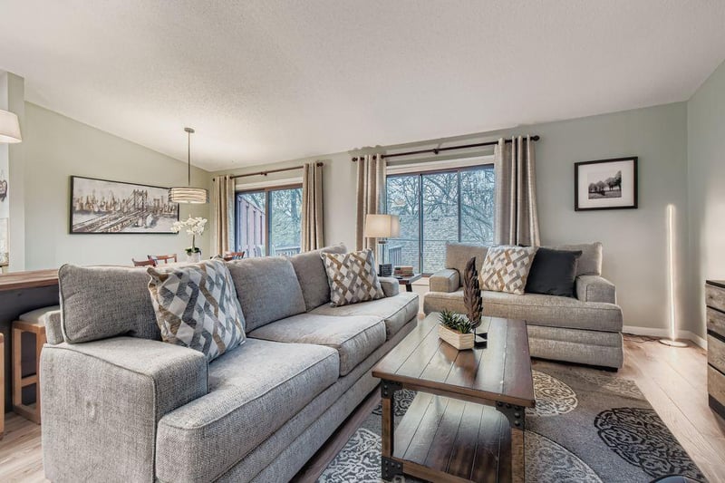 2422 County Road D W #2, Roseville, MN 55112