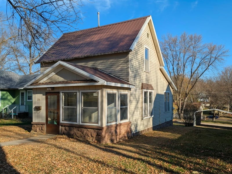 206 S 9th St, Montevideo, MN 56265