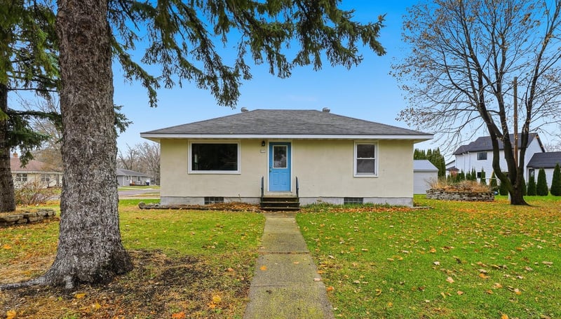 302 Minnesota Ave E, Minnesota Lake, MN 56068