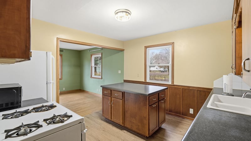 302 Minnesota Ave E, Minnesota Lake, MN 56068