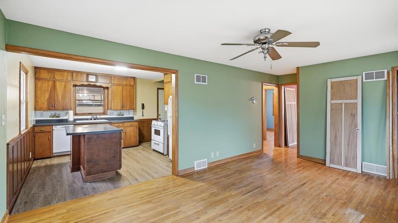 302 Minnesota Ave E, Minnesota Lake, MN 56068