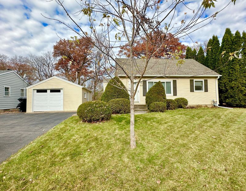 6116 Ridge Dr, Woodbury, MN 55125