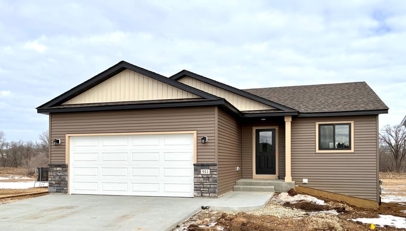 911 3rd St, Wanamingo, MN 55983