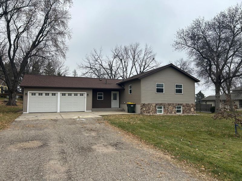 1795 50th Ave NE, Willmar, MN 56201