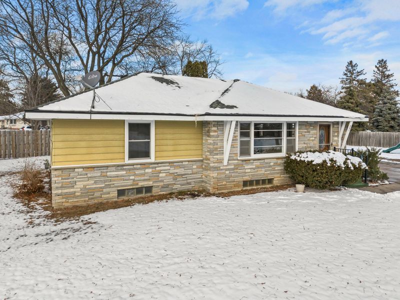 251 91st Ave NE, Blaine, MN 55434