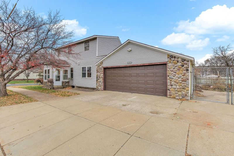 4450 W 125th St, Savage, MN 55378