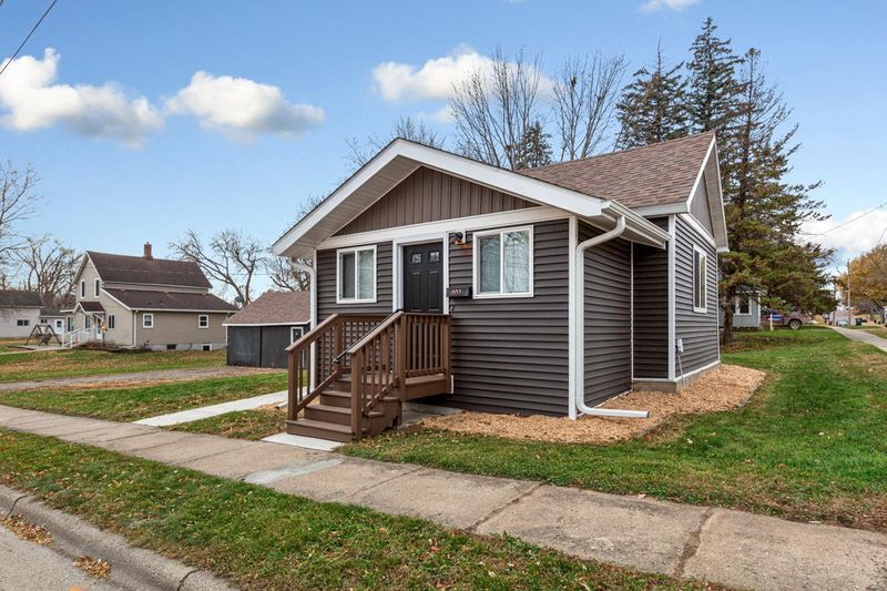 102 Buchannon St S, Waterville, MN 56096