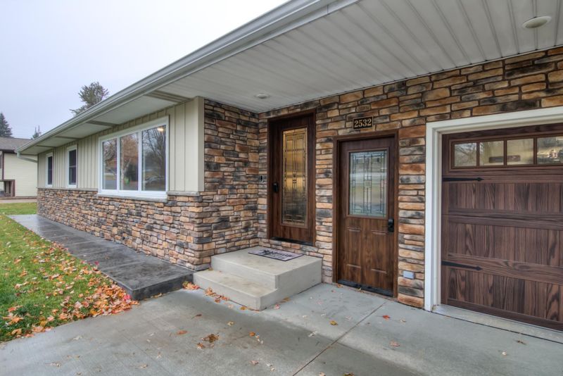 2532 Frostwoods St, Eau Claire, WI 54703
