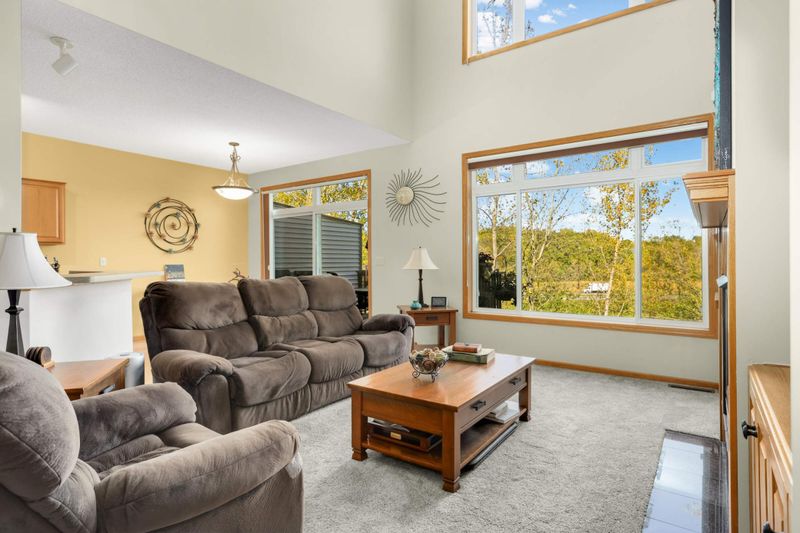 617 Crane Creek Ln, Eagan, MN 55121