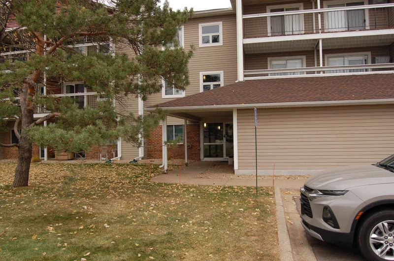 7600 157th St W #105, Apple Valley, MN 55124
