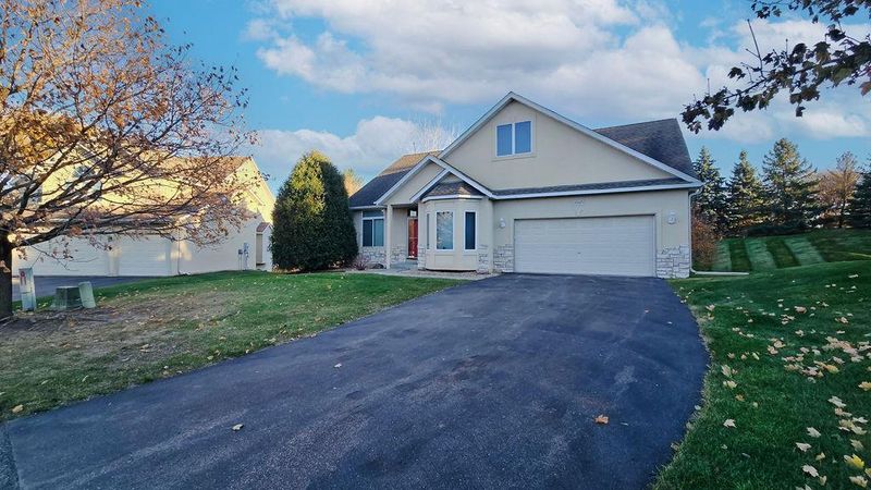 16045 Kennard Ct, Lakeville, MN 55044