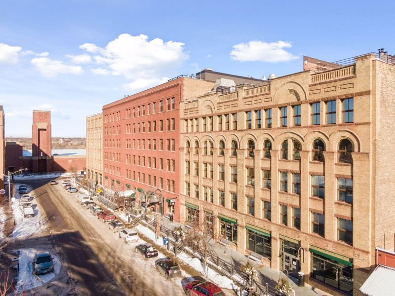 702 N 1st St #521, Minneapolis, MN 55401