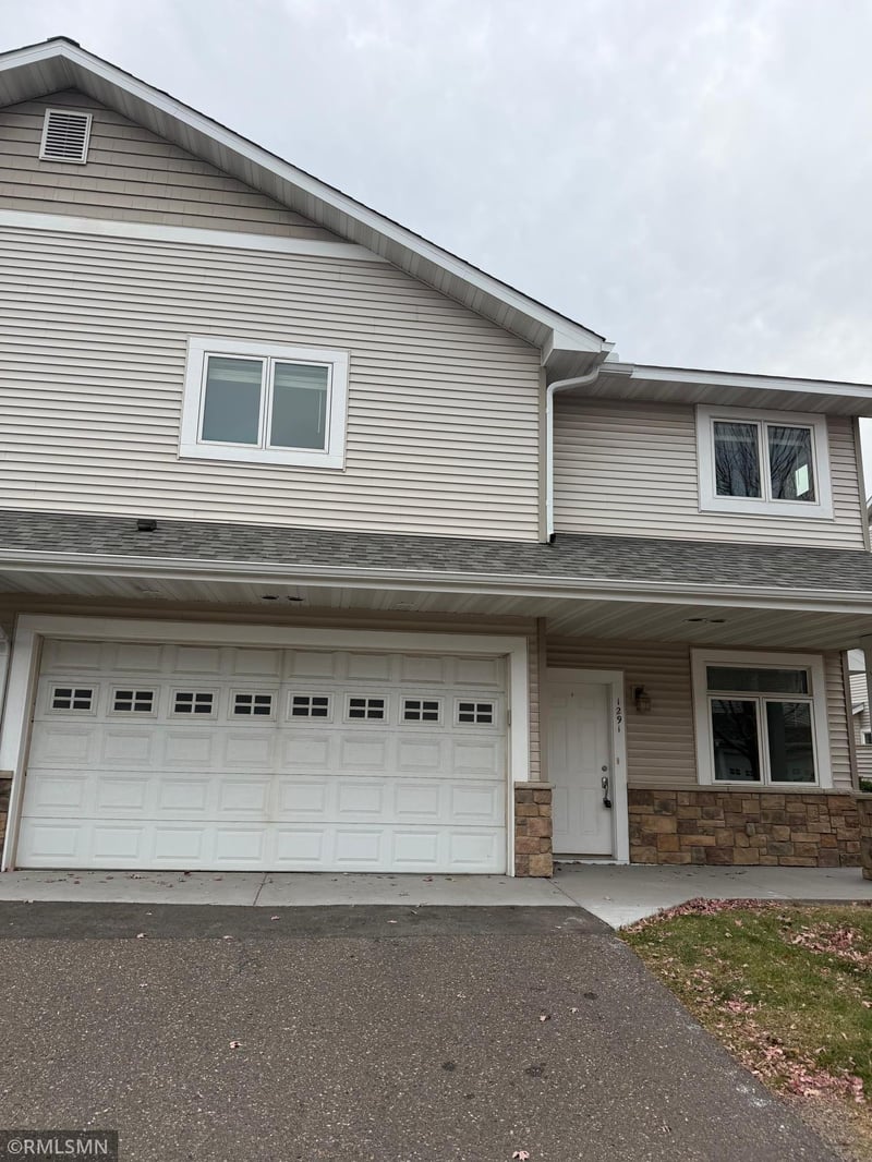 1291 County Road D Cir E, Vadnais Heights, MN 55109