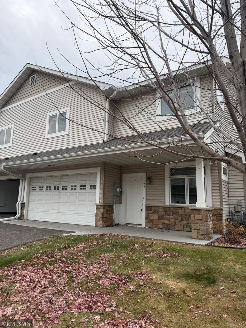 1291 County Road D Cir E, Vadnais Heights, MN 55109