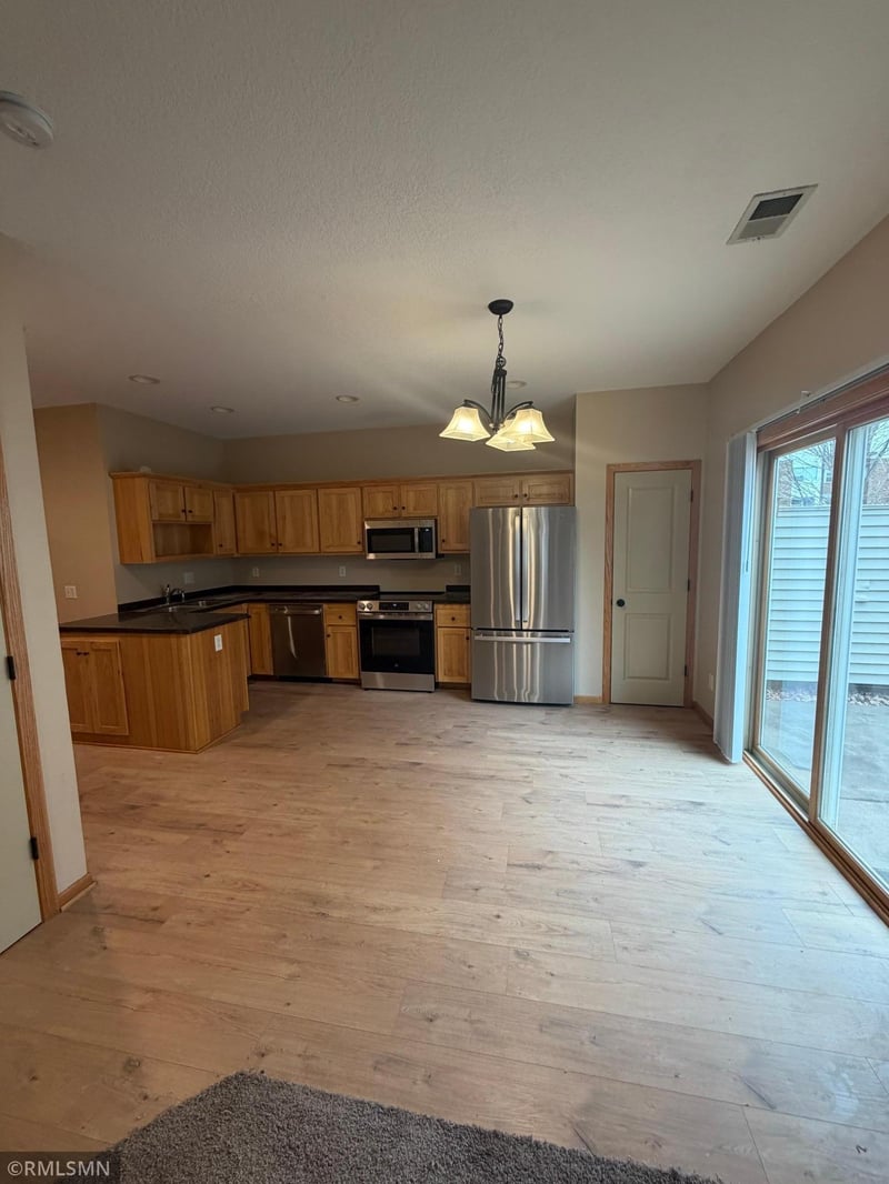 1291 County Road D Cir E, Vadnais Heights, MN 55109
