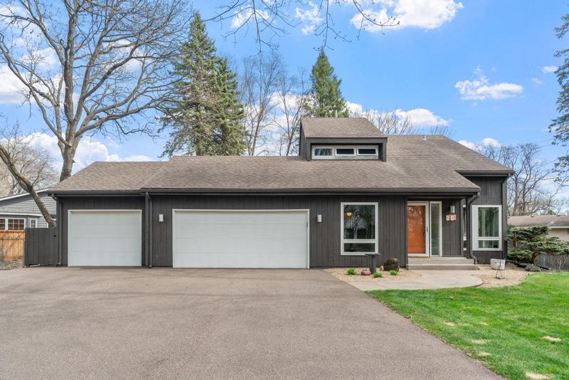 4830 Lakeview Dr, Shoreview, MN 55126