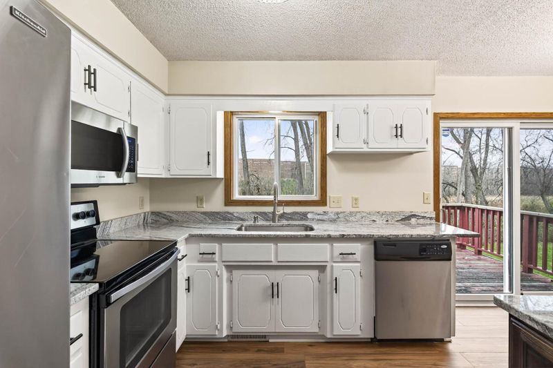 738 Manor St, Vadnais Heights, MN 55127