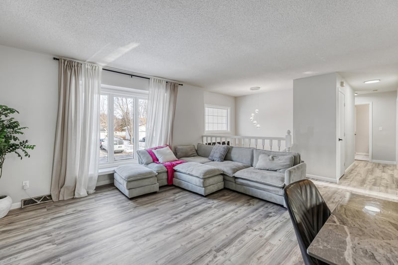 538 Devonshire Dr, Young America, MN 55397