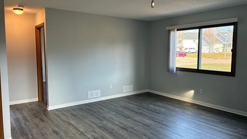 1640 Helena Rd N, Oakdale, MN 55128