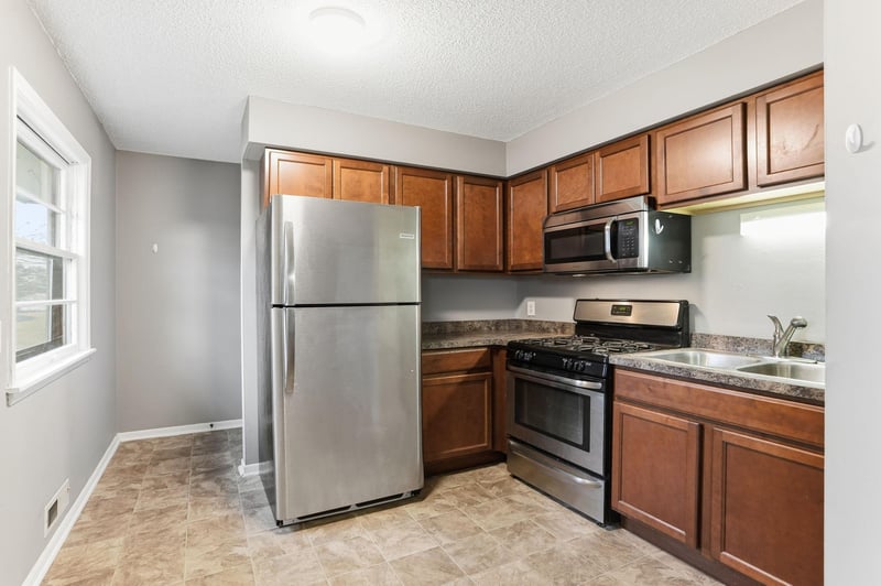125 7th Ave SE, Osseo, MN 55369