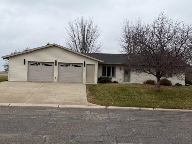 454 Main St NW, Evansville, MN 56326